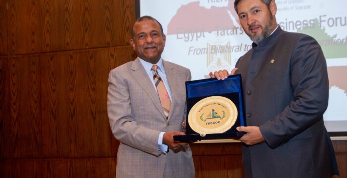 المحاسب/ عمرو ابو العيون رئيس مجلس ادارة الغرفة ونائب رئيس الاتحاد العام للغرف التجارية المصرية يلقي كلمة مصر والاتحاد العام للغرف التجارية امام وفد دولة تتارستان